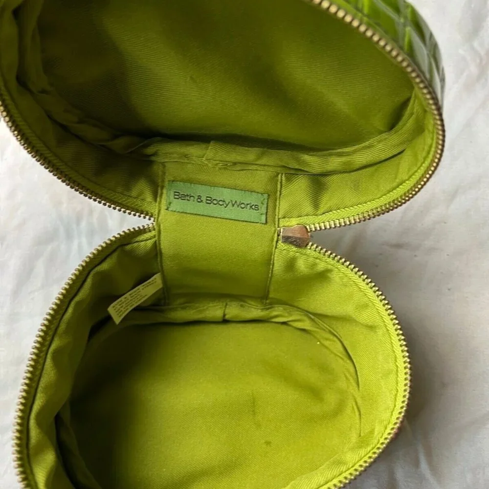 Bath & Body Works zippered closure